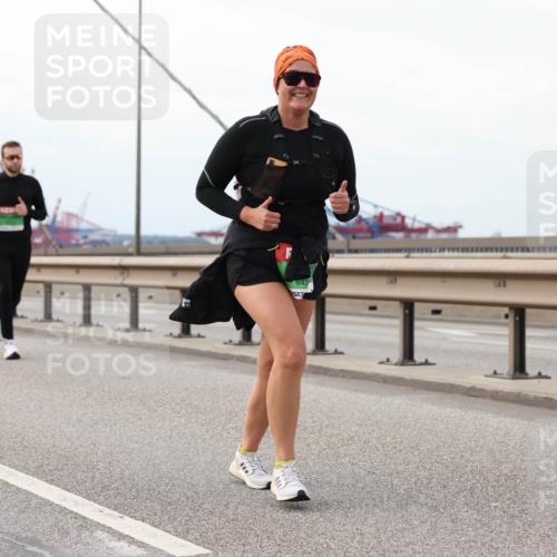 03.10.2025 - Köhlbrandbrückenlauf Lena Gebhardt http://msf.ph/oto/9129371 03.10.2025 16:03:52 Position 2 848 meine-sportfotos.de