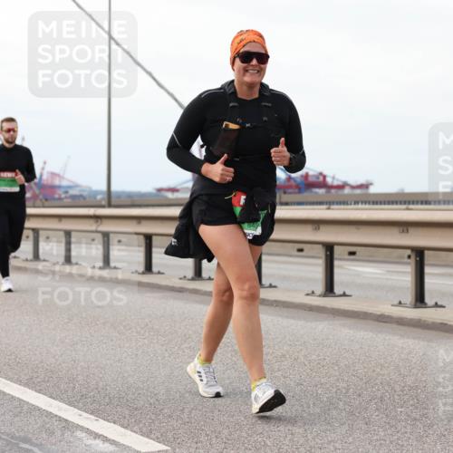 03.10.2025 - Köhlbrandbrückenlauf Lena Gebhardt http://msf.ph/oto/9129374 03.10.2025 16:03:52 Position 2 848 meine-sportfotos.de