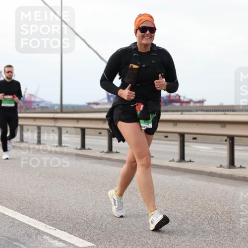 03.10.2025 - Köhlbrandbrückenlauf Lena Gebhardt http://msf.ph/oto/9129379 03.10.2025 16:03:52 Position 2 848 meine-sportfotos.de