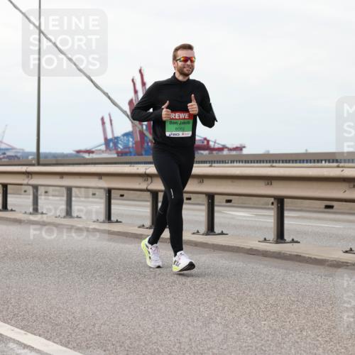 03.10.2025 - Köhlbrandbrückenlauf Lena Gebhardt http://msf.ph/oto/9129383 03.10.2025 16:03:54 Position 2 8586, 8563 meine-sportfotos.de