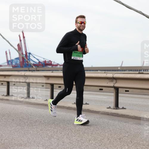 03.10.2025 - Köhlbrandbrückenlauf Lena Gebhardt http://msf.ph/oto/9129395 03.10.2025 16:03:54 Position 2 8586, 8563 meine-sportfotos.de