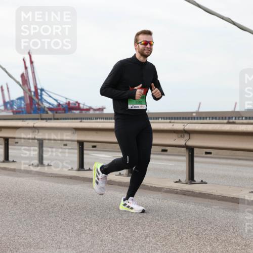 03.10.2025 - Köhlbrandbrückenlauf Lena Gebhardt http://msf.ph/oto/9129403 03.10.2025 16:03:54 Position 2 8586, 8563 meine-sportfotos.de