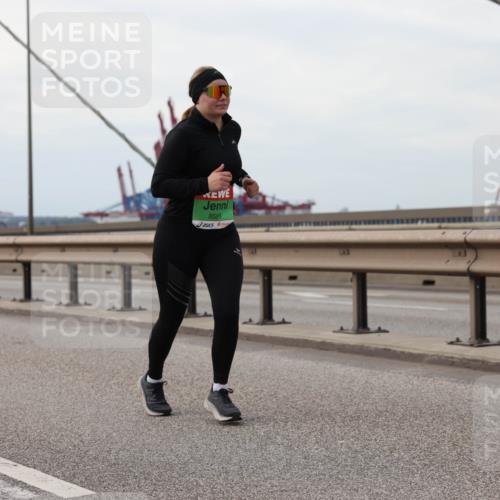 03.10.2025 - Köhlbrandbrückenlauf Lena Gebhardt http://msf.ph/oto/9129412 03.10.2025 16:03:55 Position 2 8586 meine-sportfotos.de