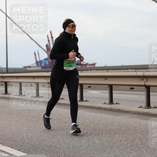 03.10.2025 - Köhlbrandbrückenlauf Lena Gebhardt http://msf.ph/oto/9129416 03.10.2025 16:03:55 Position 2 8586 meine-sportfotos.de