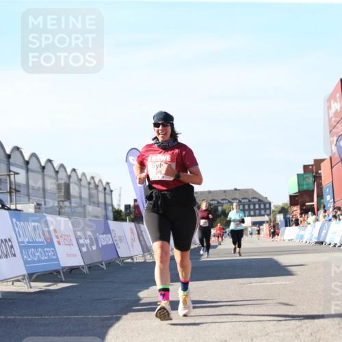 03.10.2025 - Köhlbrandbrückenlauf Jannik Wohlers http://msf.ph/oto/9129418 03.10.2025 13:43:23 Ziel 4238, 5021, 5464, 5499, 5559, 6711 meine-sportfotos.de
