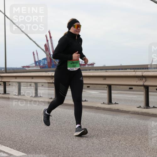 03.10.2025 - Köhlbrandbrückenlauf Lena Gebhardt http://msf.ph/oto/9129420 03.10.2025 16:03:55 Position 2 8586 meine-sportfotos.de