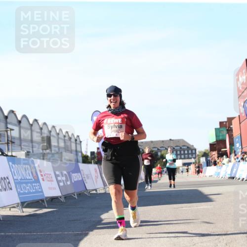 03.10.2025 - Köhlbrandbrückenlauf Jannik Wohlers http://msf.ph/oto/9129421 03.10.2025 13:43:23 Ziel 4238, 5021, 5464, 5499, 5559, 6711 meine-sportfotos.de