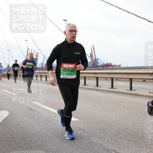 03.10.2025 - Köhlbrandbrückenlauf Lena Gebhardt http://msf.ph/oto/9129427 03.10.2025 16:03:56 Position 2 8537, 858 meine-sportfotos.de
