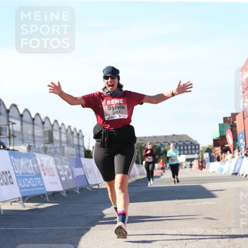 03.10.2025 - Köhlbrandbrückenlauf Jannik Wohlers http://msf.ph/oto/9129428 03.10.2025 13:43:23 Ziel 4238, 5021, 5464, 5499, 5559, 6711 meine-sportfotos.de