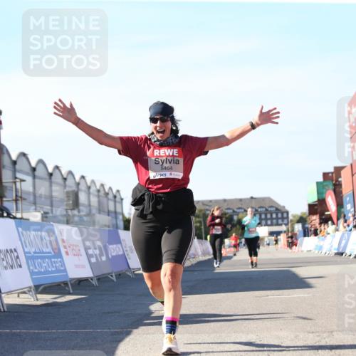 03.10.2025 - Köhlbrandbrückenlauf Jannik Wohlers http://msf.ph/oto/9129430 03.10.2025 13:43:23 Ziel 4238, 5021, 5464, 5499, 5559, 6711 meine-sportfotos.de