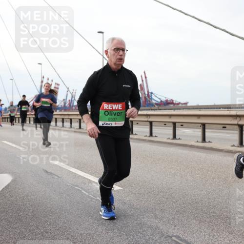 03.10.2025 - Köhlbrandbrückenlauf Lena Gebhardt http://msf.ph/oto/9129431 03.10.2025 16:03:56 Position 2 8537, 858 meine-sportfotos.de