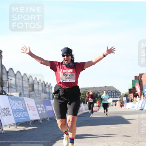 03.10.2025 - Köhlbrandbrückenlauf Jannik Wohlers http://msf.ph/oto/9129434 03.10.2025 13:43:23 Ziel 4238, 5021, 5464, 5499, 5559, 6711 meine-sportfotos.de