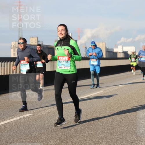 03.10.2025 - Köhlbrandbrückenlauf Lena Gebhardt http://msf.ph/oto/9129436 03.10.2025 09:48:53 Position 2 1218, 2714 meine-sportfotos.de