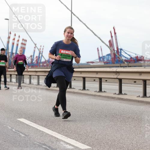 03.10.2025 - Köhlbrandbrückenlauf Lena Gebhardt http://msf.ph/oto/9129438 03.10.2025 16:03:58 Position 2 4096, 8535 meine-sportfotos.de