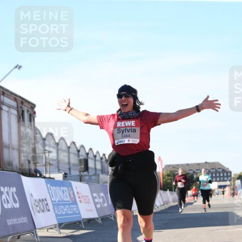 03.10.2025 - Köhlbrandbrückenlauf Jannik Wohlers http://msf.ph/oto/9129443 03.10.2025 13:43:23 Ziel 4238, 5021, 5464, 5499, 5559, 6711 meine-sportfotos.de