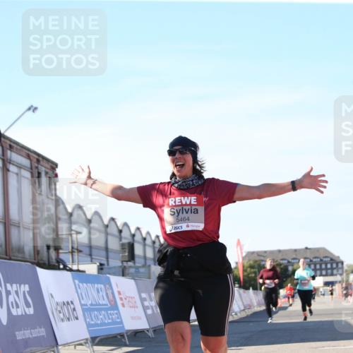 03.10.2025 - Köhlbrandbrückenlauf Jannik Wohlers http://msf.ph/oto/9129444 03.10.2025 13:43:23 Ziel 4238, 5021, 5464, 5499, 5559, 6711 meine-sportfotos.de