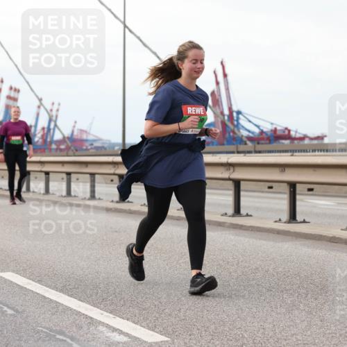 03.10.2025 - Köhlbrandbrückenlauf Lena Gebhardt http://msf.ph/oto/9129445 03.10.2025 16:03:58 Position 2  meine-sportfotos.de