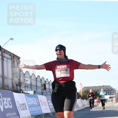 03.10.2025 - Köhlbrandbrückenlauf Jannik Wohlers http://msf.ph/oto/9129447 03.10.2025 13:43:23 Ziel 4238, 5021, 5464, 5499, 5559, 6711 meine-sportfotos.de