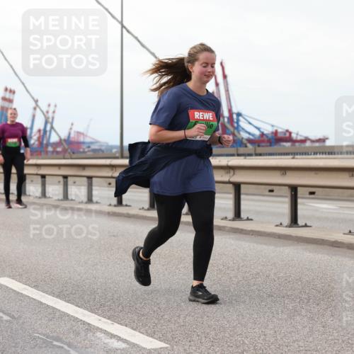 03.10.2025 - Köhlbrandbrückenlauf Lena Gebhardt http://msf.ph/oto/9129449 03.10.2025 16:03:58 Position 2  meine-sportfotos.de