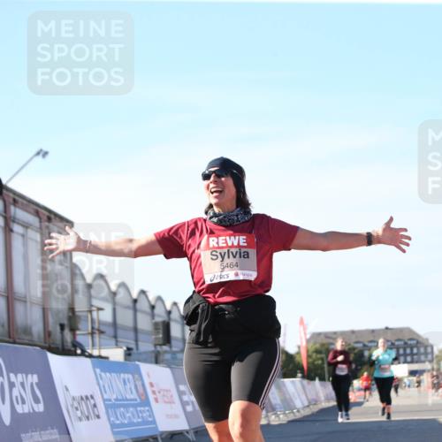 03.10.2025 - Köhlbrandbrückenlauf Jannik Wohlers http://msf.ph/oto/9129450 03.10.2025 13:43:24 Ziel 4238, 5021, 5464, 5499, 5559, 6711 meine-sportfotos.de