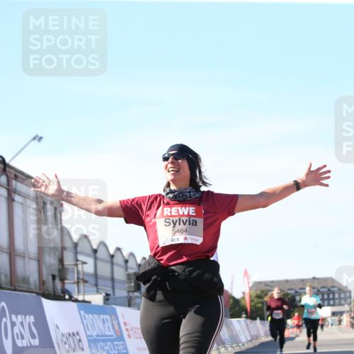 03.10.2025 - Köhlbrandbrückenlauf Jannik Wohlers http://msf.ph/oto/9129455 03.10.2025 13:43:24 Ziel 4238, 5021, 5464, 5499, 5559, 6711 meine-sportfotos.de