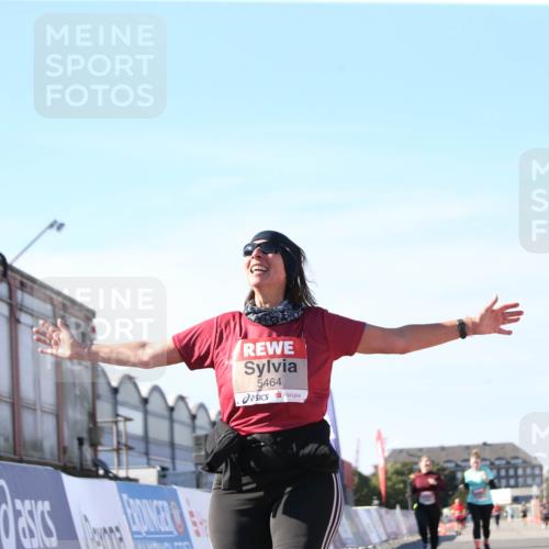 03.10.2025 - Köhlbrandbrückenlauf Jannik Wohlers http://msf.ph/oto/9129457 03.10.2025 13:43:24 Ziel 4238, 5021, 5464, 5499, 5559, 6711 meine-sportfotos.de