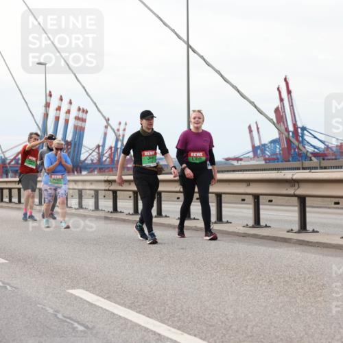 03.10.2025 - Köhlbrandbrückenlauf Lena Gebhardt http://msf.ph/oto/9129458 03.10.2025 16:04:01 Position 2  meine-sportfotos.de