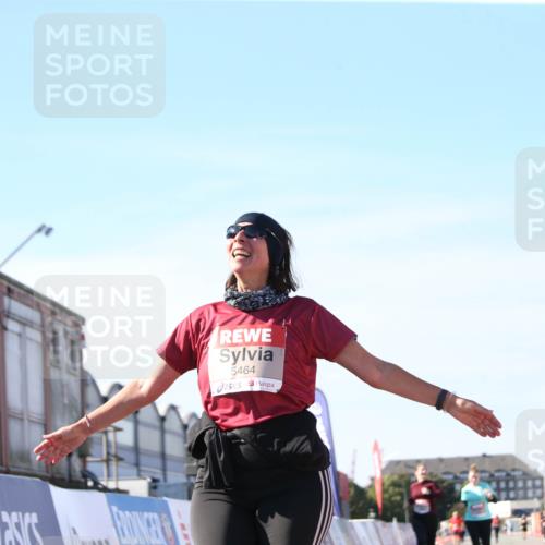 03.10.2025 - Köhlbrandbrückenlauf Jannik Wohlers http://msf.ph/oto/9129460 03.10.2025 13:43:24 Ziel 4238, 5021, 5464, 5499, 5559, 6711 meine-sportfotos.de