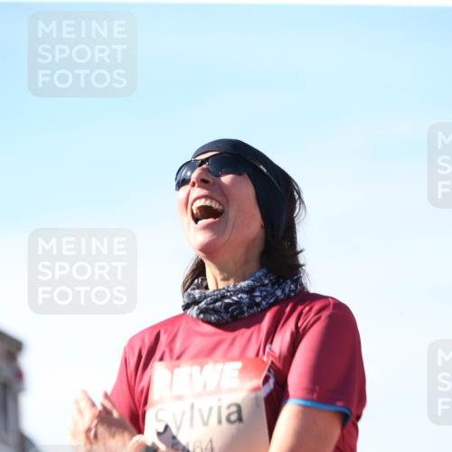 03.10.2025 - Köhlbrandbrückenlauf Jannik Wohlers http://msf.ph/oto/9129461 03.10.2025 13:43:24 Ziel 4238, 5021, 5464, 5499, 5559, 6711 meine-sportfotos.de