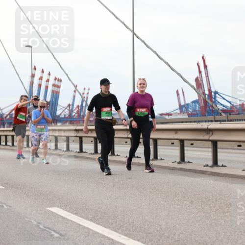 03.10.2025 - Köhlbrandbrückenlauf Lena Gebhardt http://msf.ph/oto/9129462 03.10.2025 16:04:01 Position 2  meine-sportfotos.de