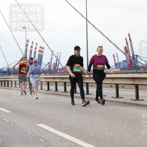 03.10.2025 - Köhlbrandbrückenlauf Lena Gebhardt http://msf.ph/oto/9129466 03.10.2025 16:04:02 Position 2 8454 meine-sportfotos.de