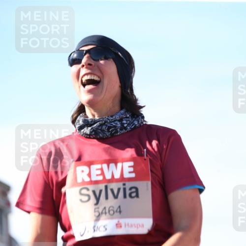 03.10.2025 - Köhlbrandbrückenlauf Jannik Wohlers http://msf.ph/oto/9129467 03.10.2025 13:43:24 Ziel 4238, 5021, 5464, 5499, 5559, 6711 meine-sportfotos.de