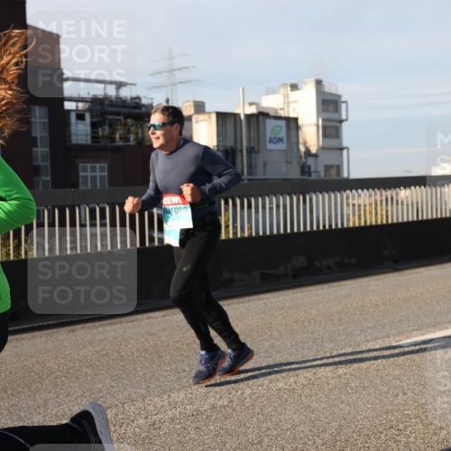 03.10.2025 - Köhlbrandbrückenlauf Lena Gebhardt http://msf.ph/oto/9129479 03.10.2025 09:48:55 Position 2 6, 714 meine-sportfotos.de