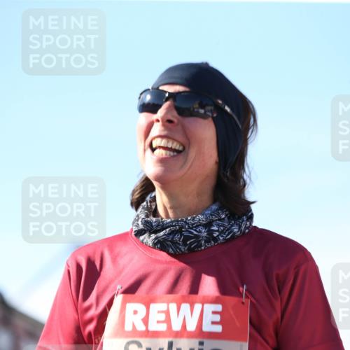 03.10.2025 - Köhlbrandbrückenlauf Jannik Wohlers http://msf.ph/oto/9129482 03.10.2025 13:43:25 Ziel 4238, 5021, 5464, 5499, 5559, 6711 meine-sportfotos.de