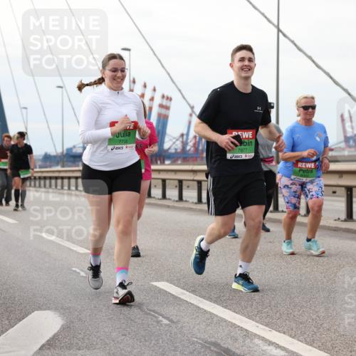 03.10.2025 - Köhlbrandbrückenlauf Lena Gebhardt http://msf.ph/oto/9129497 03.10.2025 16:04:05 Position 2 7706, 7877 meine-sportfotos.de