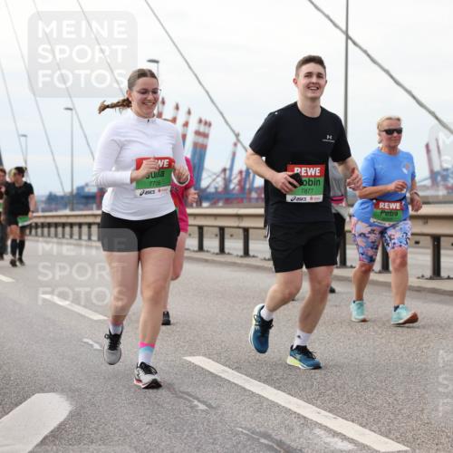 03.10.2025 - Köhlbrandbrückenlauf Lena Gebhardt http://msf.ph/oto/9129502 03.10.2025 16:04:05 Position 2 7706, 7877 meine-sportfotos.de