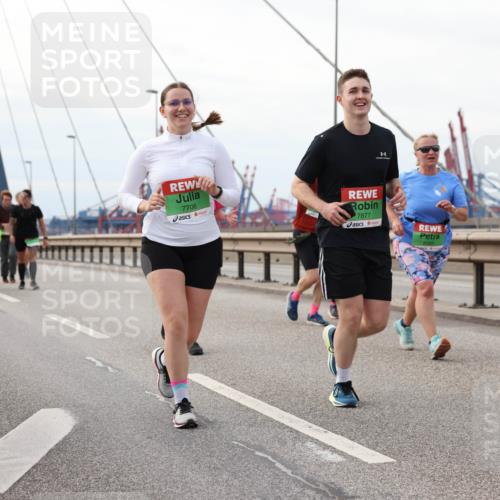 03.10.2025 - Köhlbrandbrückenlauf Lena Gebhardt http://msf.ph/oto/9129509 03.10.2025 16:04:06 Position 2 7706, 7877 meine-sportfotos.de