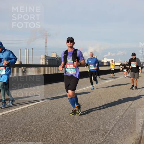 03.10.2025 - Köhlbrandbrückenlauf Lena Gebhardt http://msf.ph/oto/9129510 03.10.2025 09:48:57 Position 2 0, 1415 meine-sportfotos.de