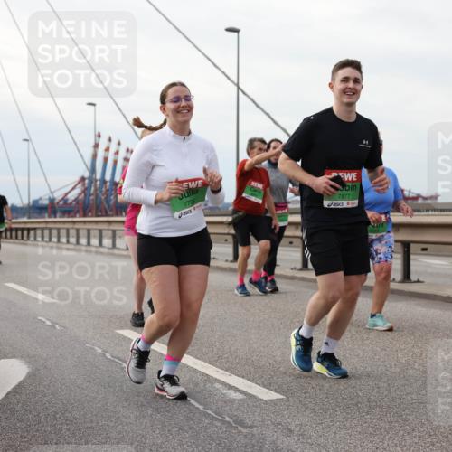 03.10.2025 - Köhlbrandbrückenlauf Lena Gebhardt http://msf.ph/oto/9129523 03.10.2025 16:04:06 Position 2 7706, 7877 meine-sportfotos.de