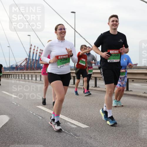 03.10.2025 - Köhlbrandbrückenlauf Lena Gebhardt http://msf.ph/oto/9129532 03.10.2025 16:04:06 Position 2 7706, 7877 meine-sportfotos.de