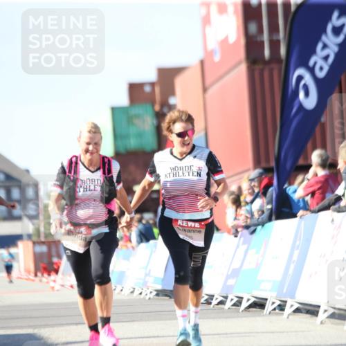 03.10.2025 - Köhlbrandbrückenlauf Jannik Wohlers http://msf.ph/oto/9129543 03.10.2025 13:43:58 Ziel 4295, 5351, 5445, 6010, 6011, 6550 meine-sportfotos.de