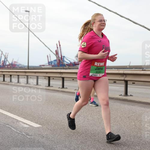 03.10.2025 - Köhlbrandbrückenlauf Lena Gebhardt http://msf.ph/oto/9129547 03.10.2025 16:04:08 Position 2 7, 9180 meine-sportfotos.de