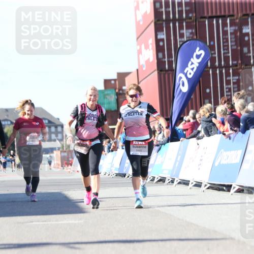 03.10.2025 - Köhlbrandbrückenlauf Jannik Wohlers http://msf.ph/oto/9129550 03.10.2025 13:43:58 Ziel 4295, 5351, 5445, 6010, 6011, 6550 meine-sportfotos.de