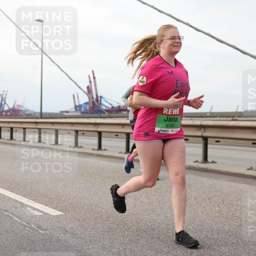 03.10.2025 - Köhlbrandbrückenlauf Lena Gebhardt http://msf.ph/oto/9129551 03.10.2025 16:04:08 Position 2 9180, 806 meine-sportfotos.de