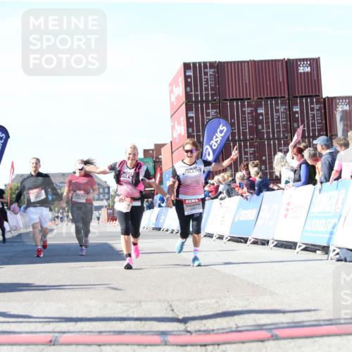 03.10.2025 - Köhlbrandbrückenlauf Jannik Wohlers http://msf.ph/oto/9129562 03.10.2025 13:44:00 Ziel 4295, 5351, 5445, 6010, 6011, 6550 meine-sportfotos.de