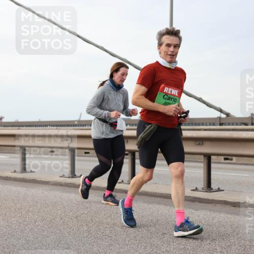 03.10.2025 - Köhlbrandbrückenlauf Lena Gebhardt http://msf.ph/oto/9129565 03.10.2025 16:04:09 Position 2 829 meine-sportfotos.de