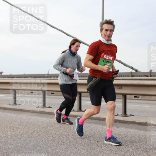 03.10.2025 - Köhlbrandbrückenlauf Lena Gebhardt http://msf.ph/oto/9129569 03.10.2025 16:04:09 Position 2  meine-sportfotos.de