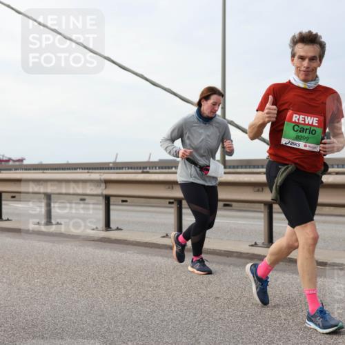 03.10.2025 - Köhlbrandbrückenlauf Lena Gebhardt http://msf.ph/oto/9129571 03.10.2025 16:04:10 Position 2 8299 meine-sportfotos.de