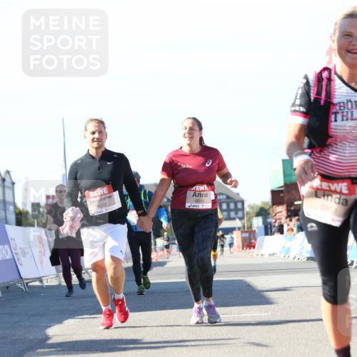 03.10.2025 - Köhlbrandbrückenlauf Jannik Wohlers http://msf.ph/oto/9129584 03.10.2025 13:44:02 Ziel 4295, 5415, 5416, 5445, 6010, 6011, 6550 meine-sportfotos.de