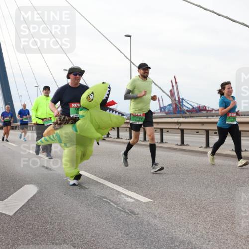 03.10.2025 - Köhlbrandbrückenlauf Lena Gebhardt http://msf.ph/oto/9129587 03.10.2025 16:04:11 Position 2 9332 meine-sportfotos.de